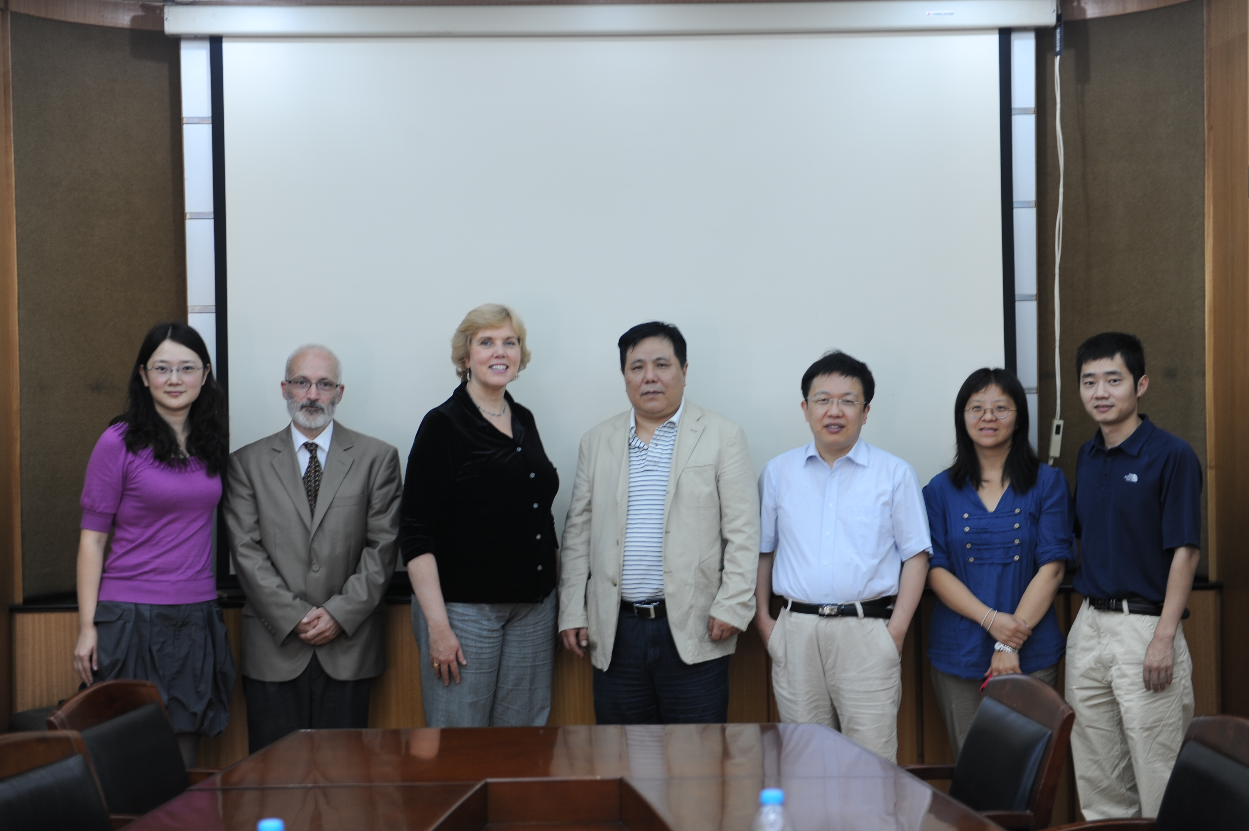 美国著名跨文化传播学家德波拉•蔡访问国模性爱
并做学术演讲