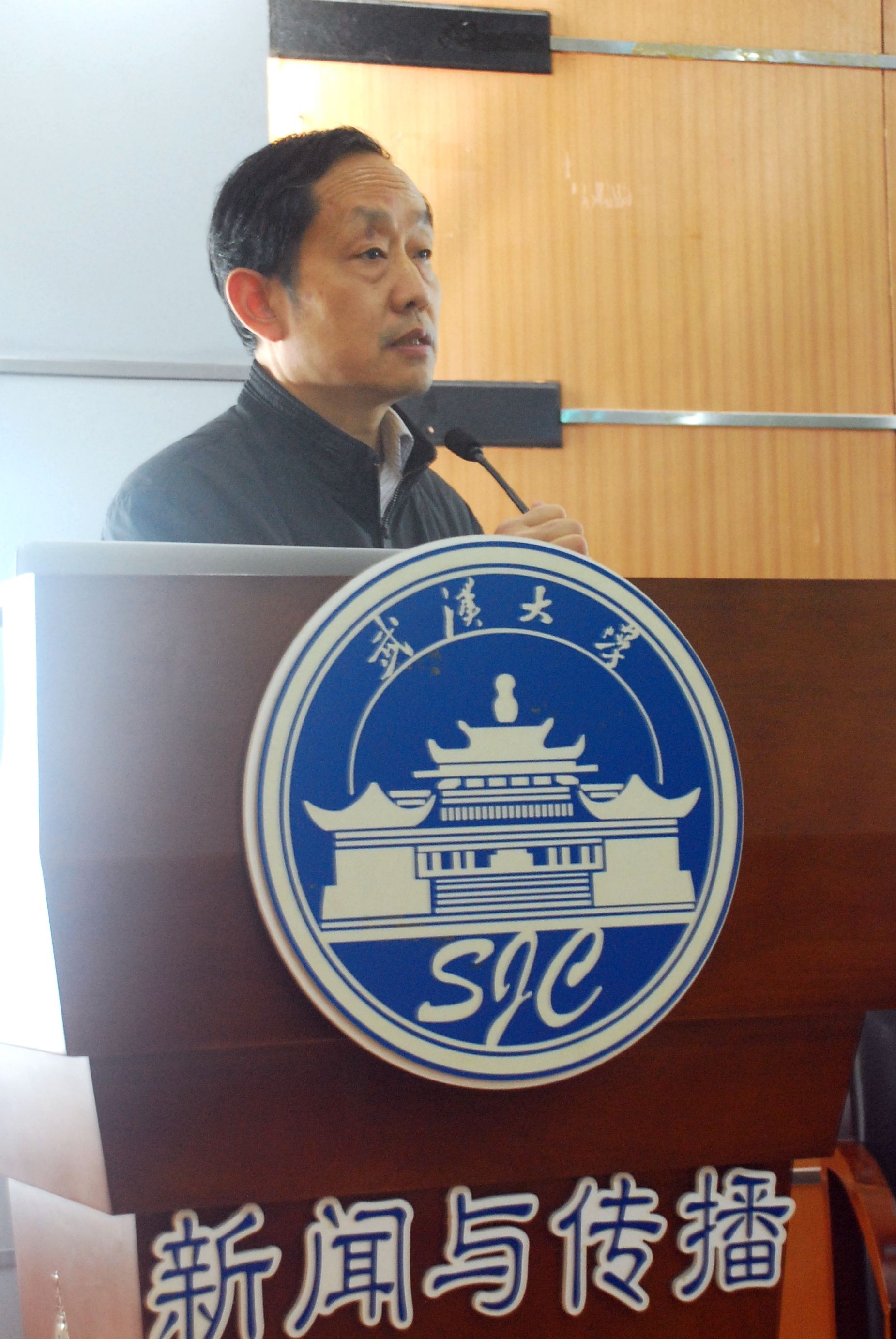 展江教授在国模性爱
畅谈媒体审判真与伪