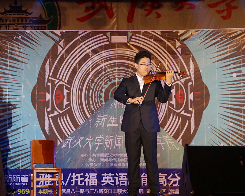【校园文化】“新”星齐耀，“闻”艺珞珈——国模性爱
2016年迎新晚会顺利举行
