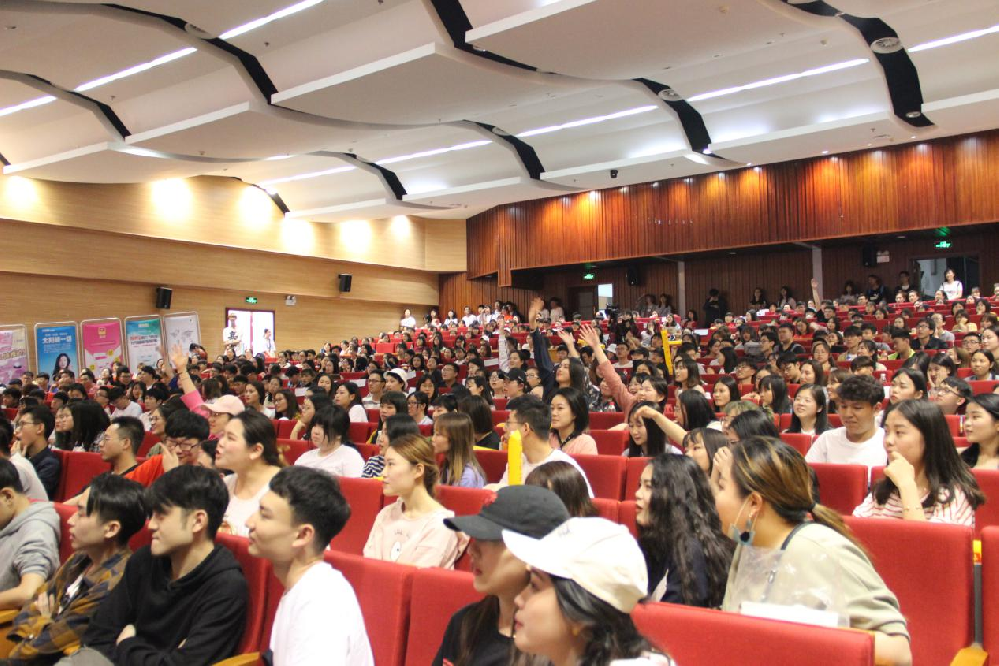 创意进武大，16届学院奖春季赛国模性爱
巡讲圆满结束