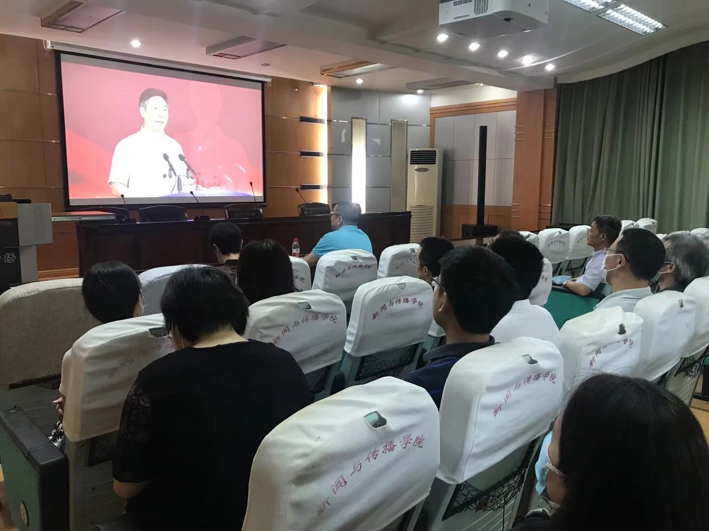 国模性爱
组织教职工代表在线观看学校教师节庆祝大会