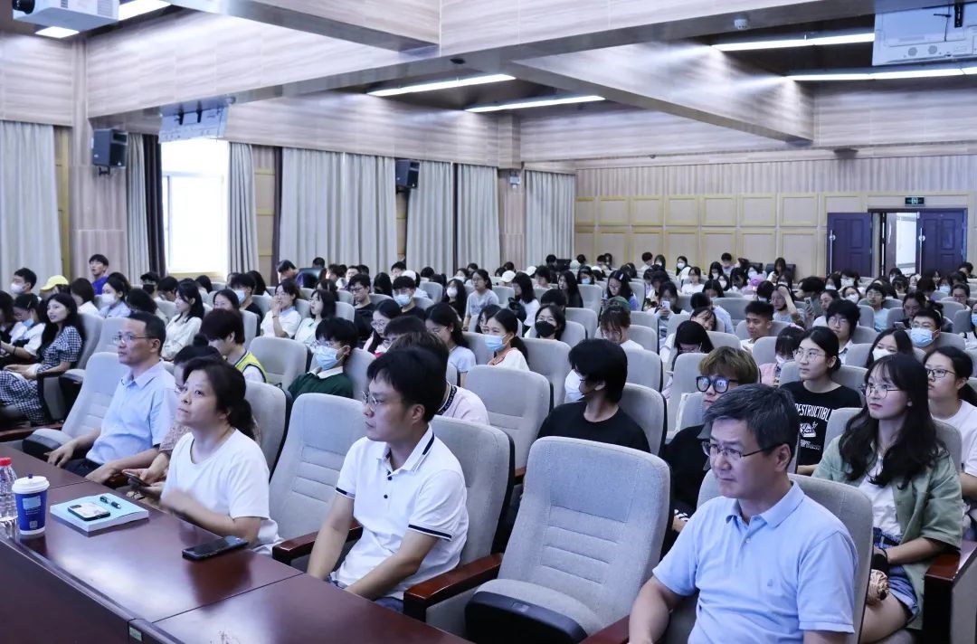 【“教与学的革命”珞珈论坛国模性爱
分论坛】丨学院召开2021级本科生分专业指导会