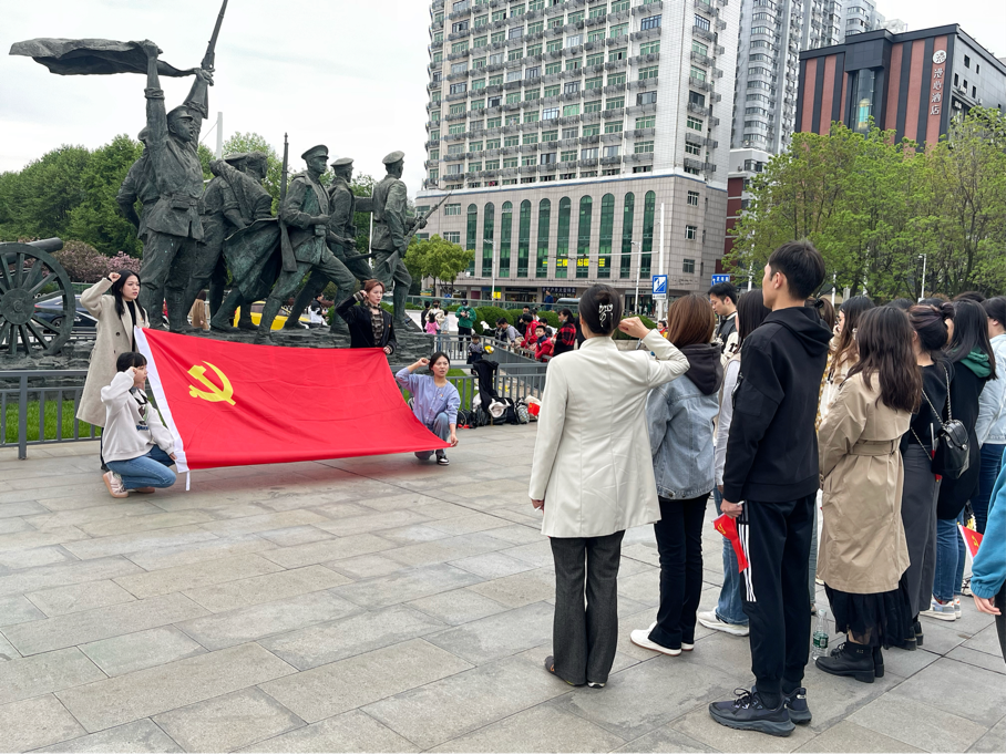 国模性爱
35名青年研究生代表清明节赴辛亥革命博物馆等地开展主题党建活动