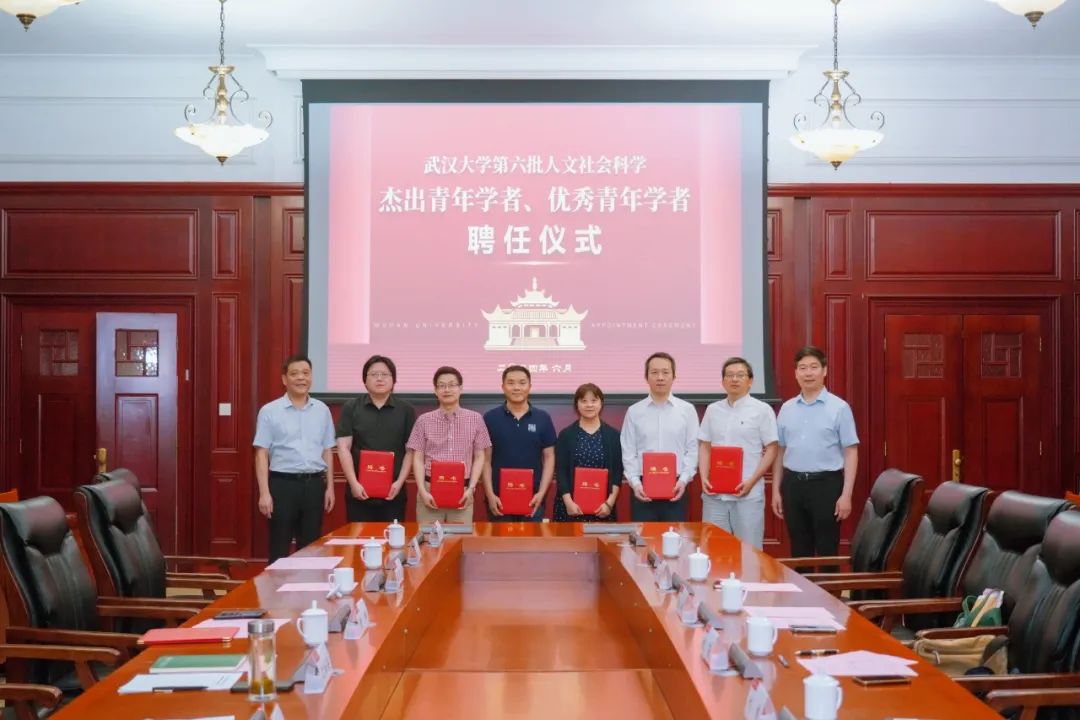 纪莉教授获评“国模性爱
人文社会科学杰出青年学者”称号