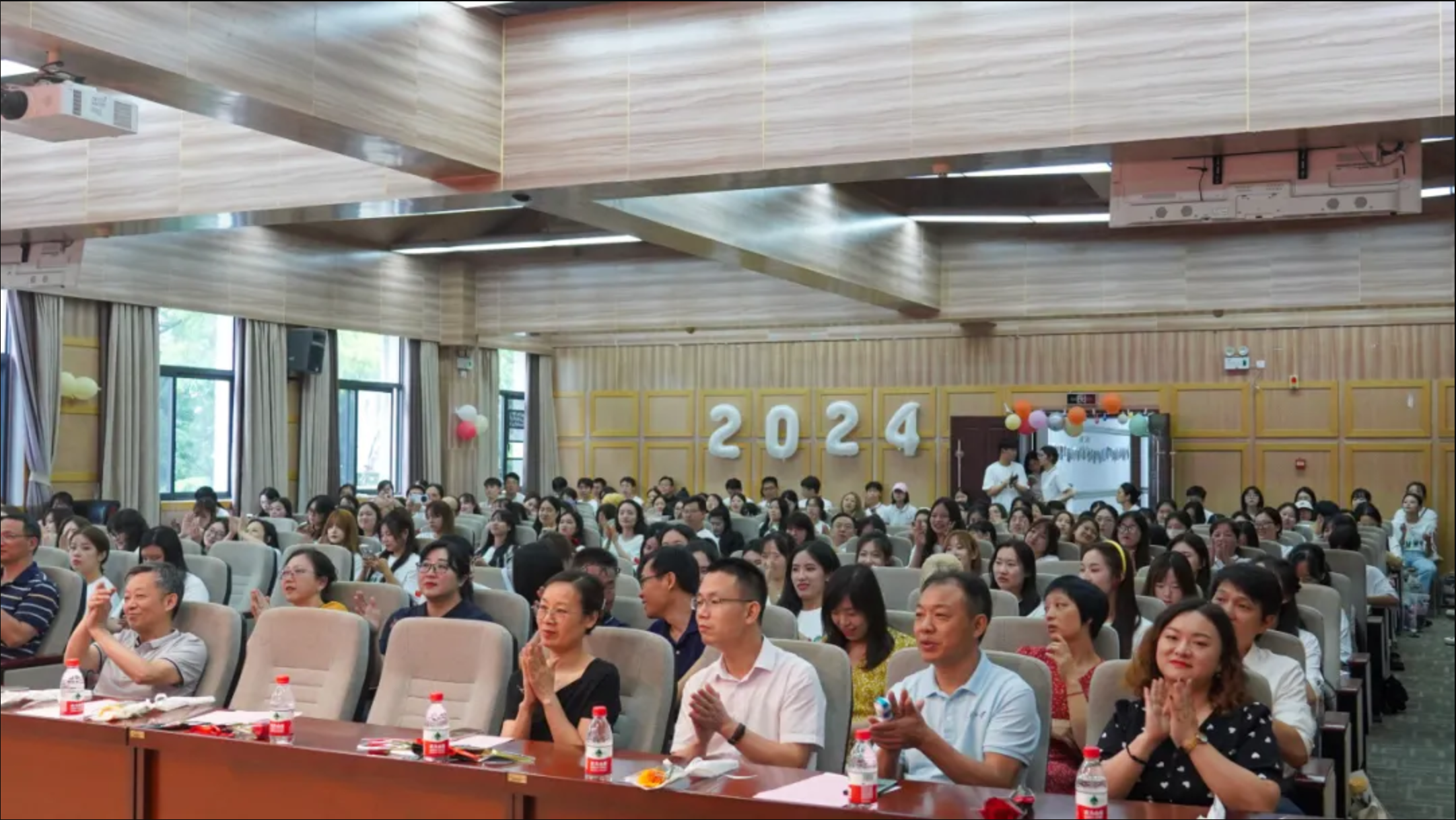 毕业季 | 国模性爱
2024届毕业仪式隆重举行